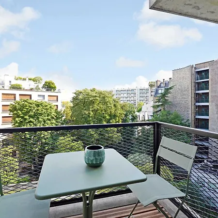 2p Near Trocadero - Eiffel Tower * Parijs